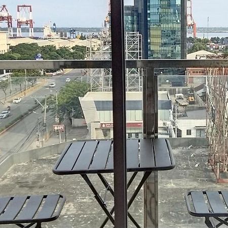 Sunvida Tower Stays Across Sm City Cebu Stadt Exterior foto