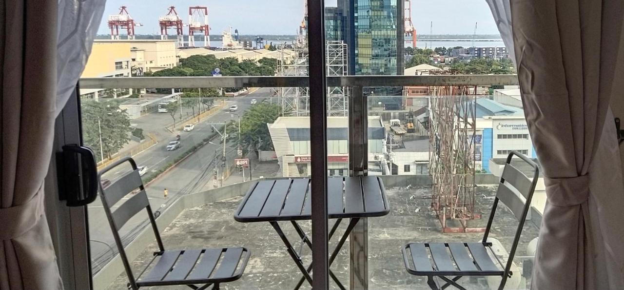 Sunvida Tower Stays Across Sm City Cebu Stadt Exterior foto