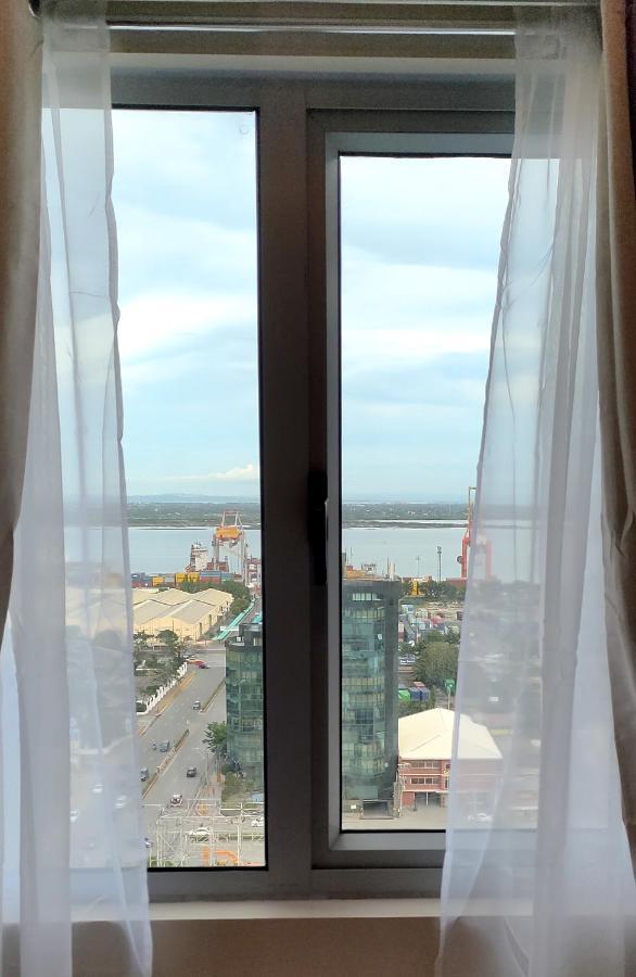 Sunvida Tower Stays Across Sm City Cebu Stadt Exterior foto