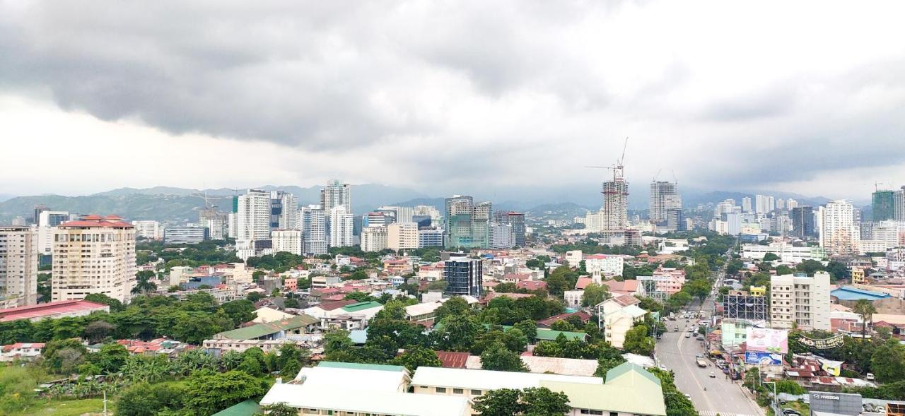 Sunvida Tower Stays Across Sm City Cebu Stadt Exterior foto