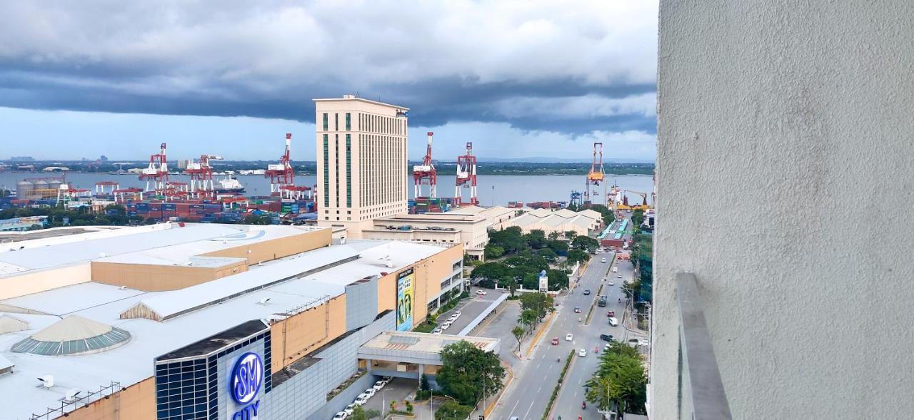 Sunvida Tower Stays Across Sm City Cebu Stadt Exterior foto